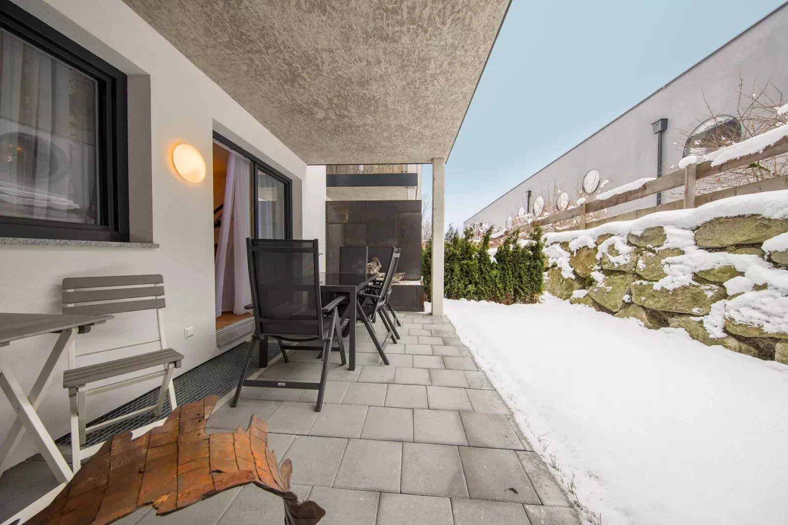 Helios Appartements-Exterior in summer