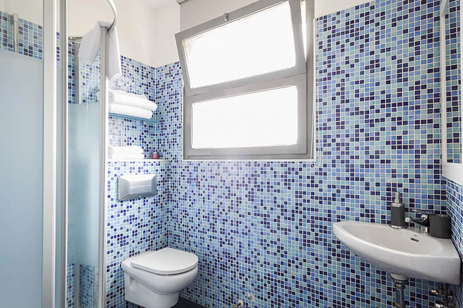 Garriguella-Salle de bain