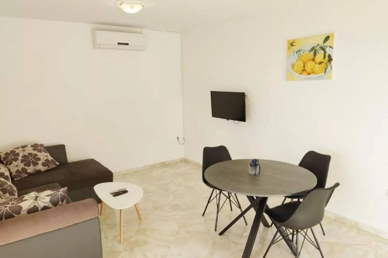 Apt Sea View Marija-Living room