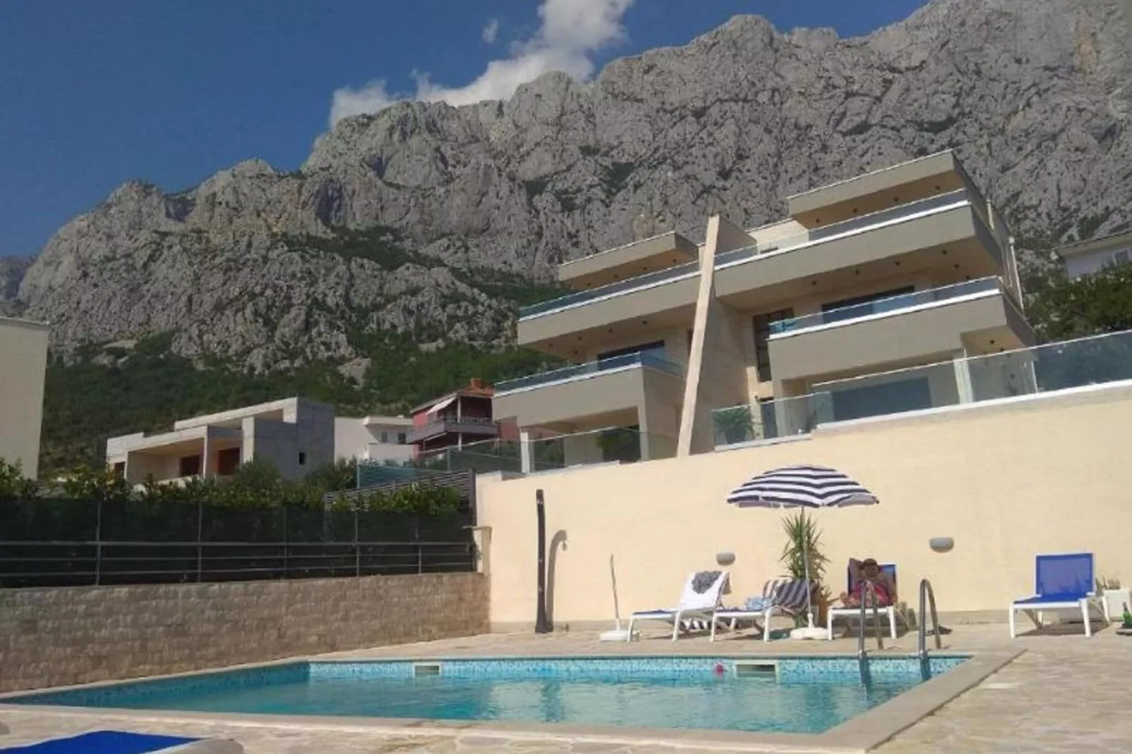 Apt Lake view-Exterior summer
