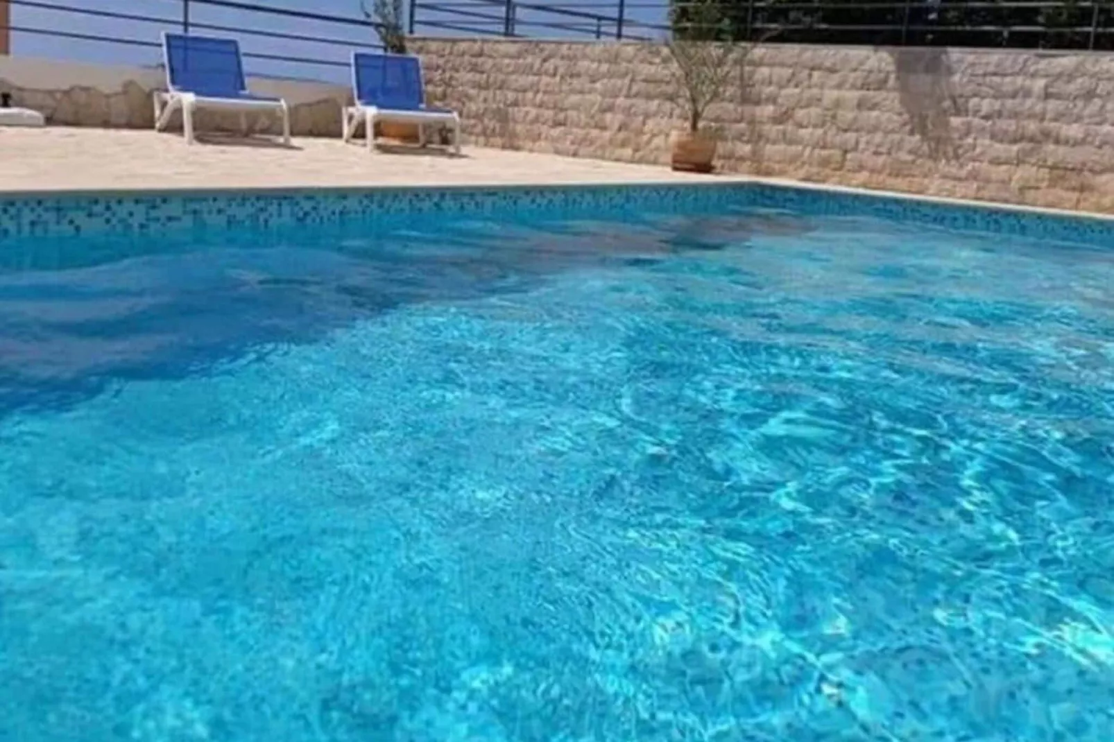 Apt Lake view-Pool
