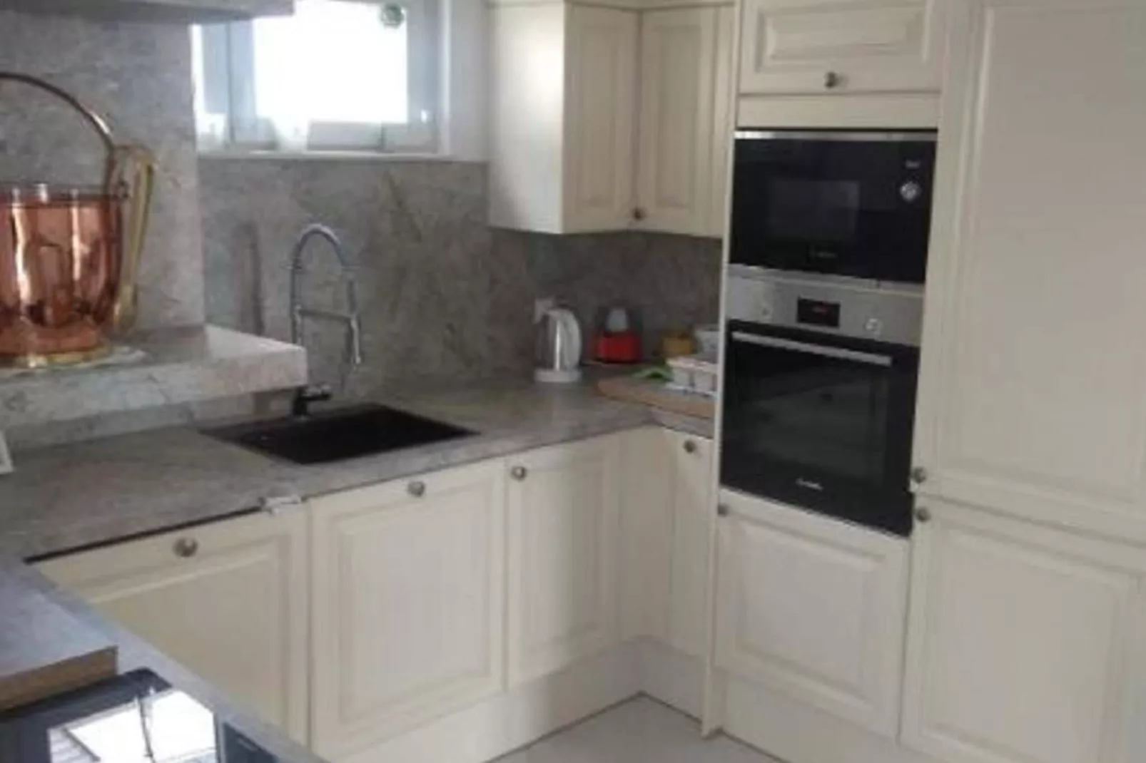 Apt Lake view-Kitchen