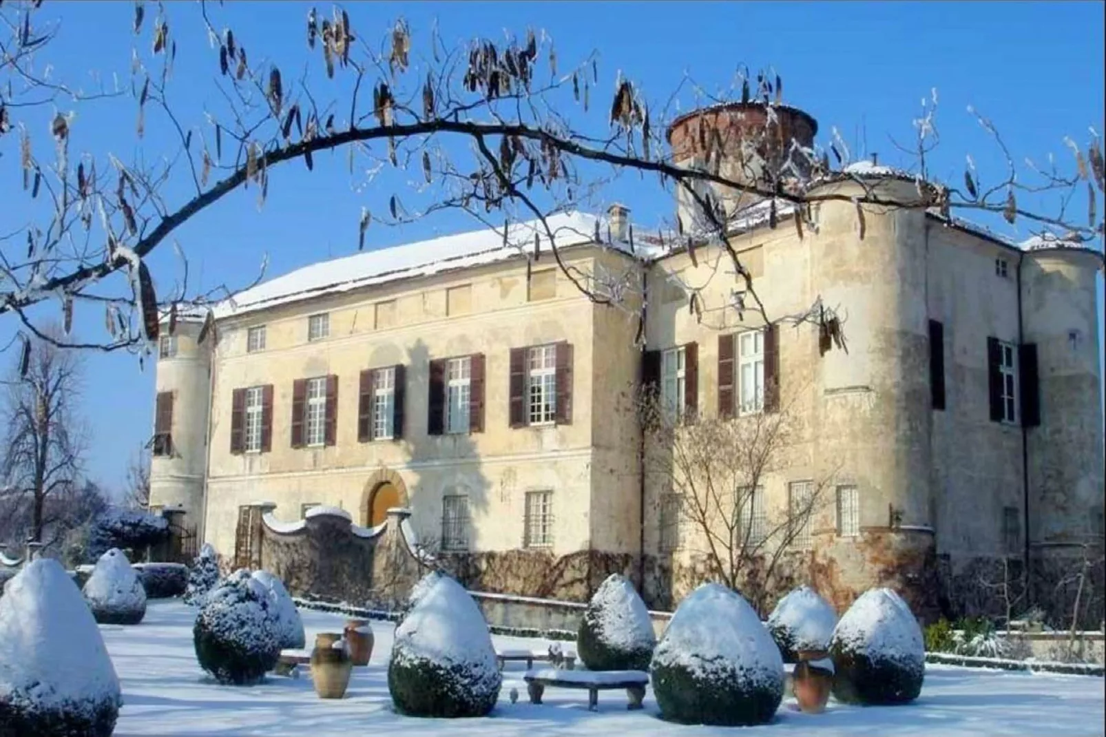 Castello Grimalda - Conchiglie-Exterior winter