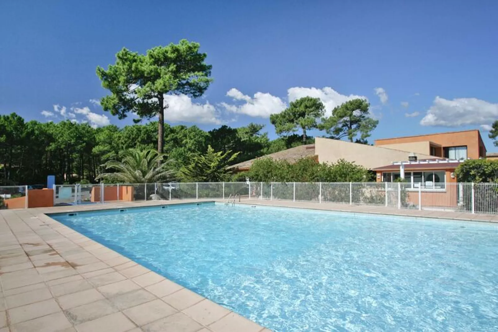 Residence Cala Bianca Borgo-Plage // 3 pcs ou 3 pcs cabine / T3 48 à 51 m2-Pool