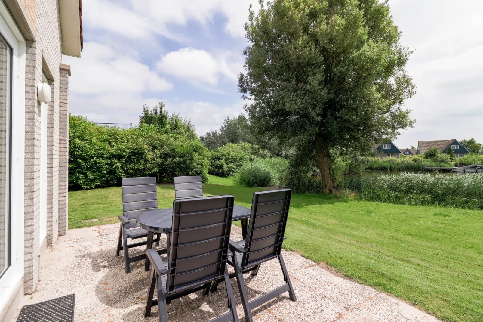 Beach Resort Makkum 26-Gardens summer