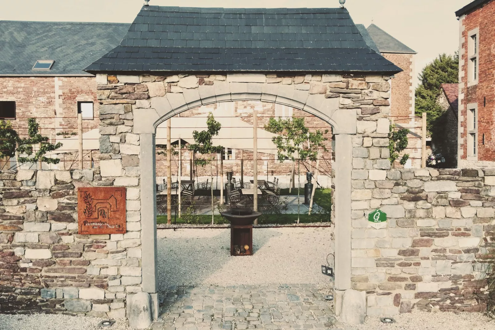 Au Milieu De Nulle Part-Reception hall