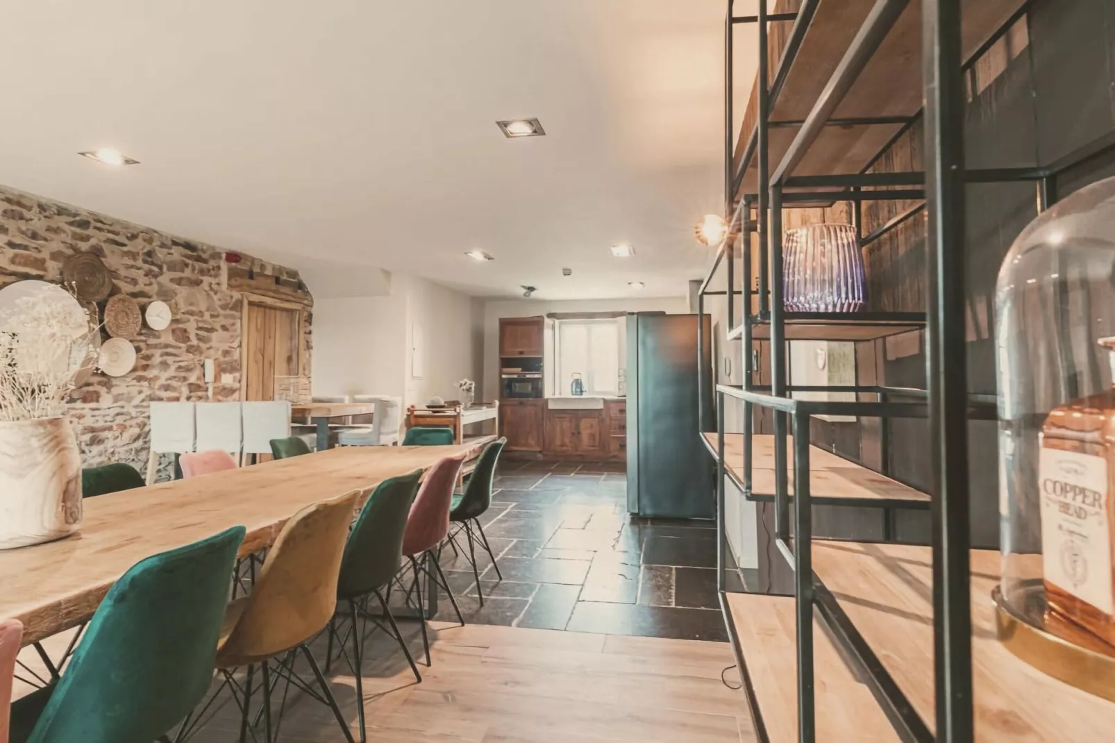 Au Milieu De Nulle Part-Dining room