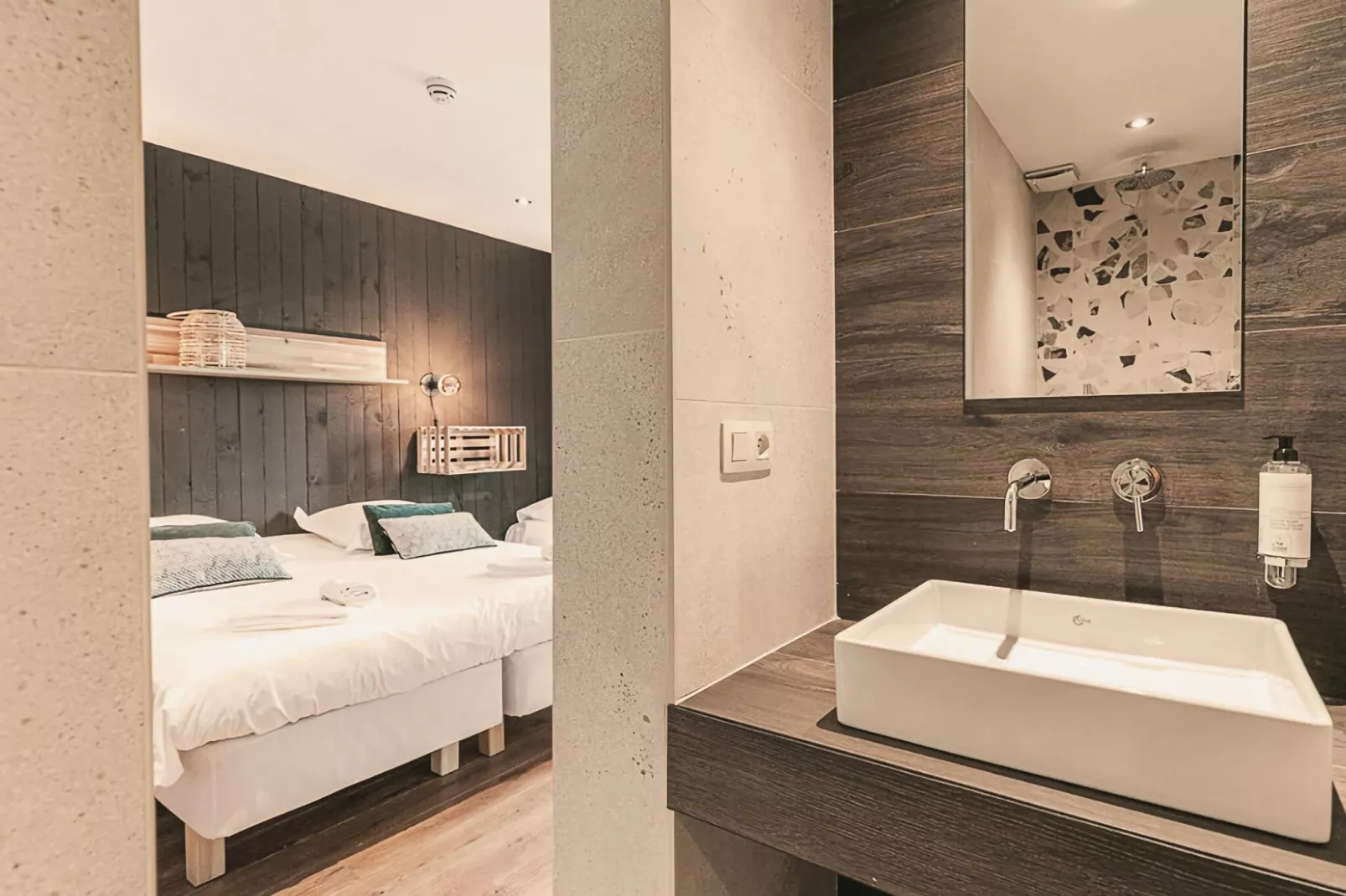 Au Milieu De Nulle Part-Bathroom