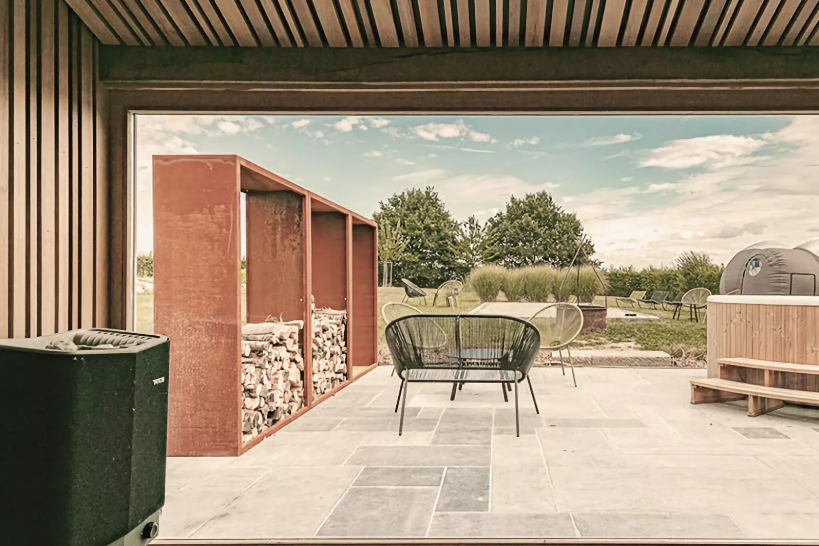 Au Milieu De Nulle Part-Terrace balcony