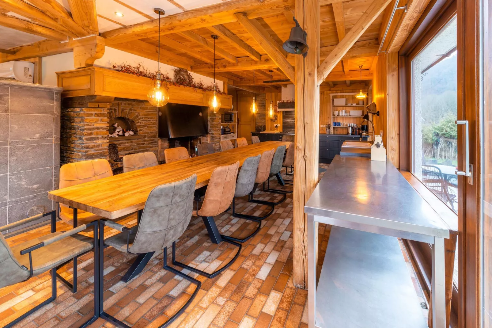 Leora Cocoon-Dining room