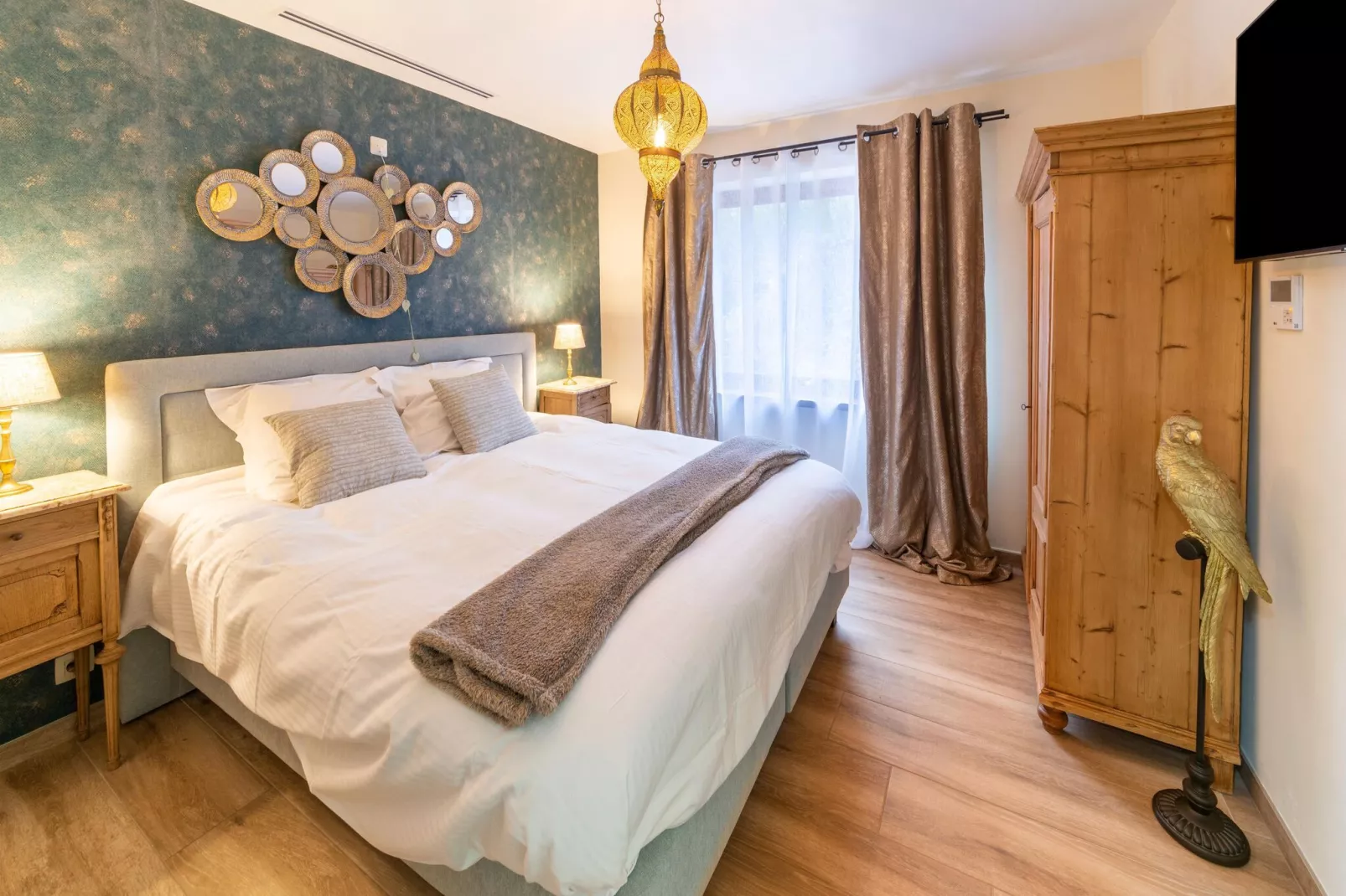 Leora Cocoon-Bedroom