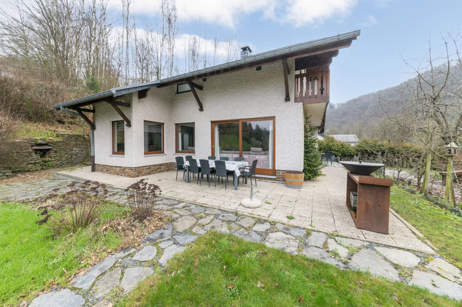 Leora Cocoon-Exterior summer