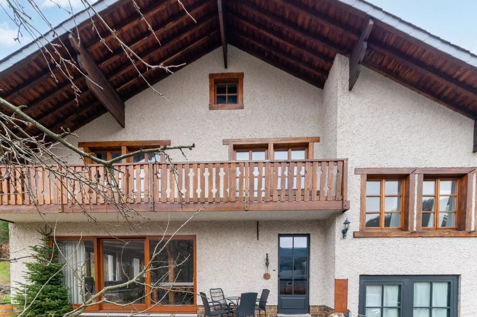 Leora Cocoon-Exterior summer