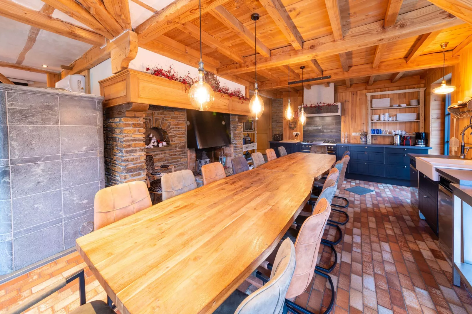 Leora Cocoon-Dining room