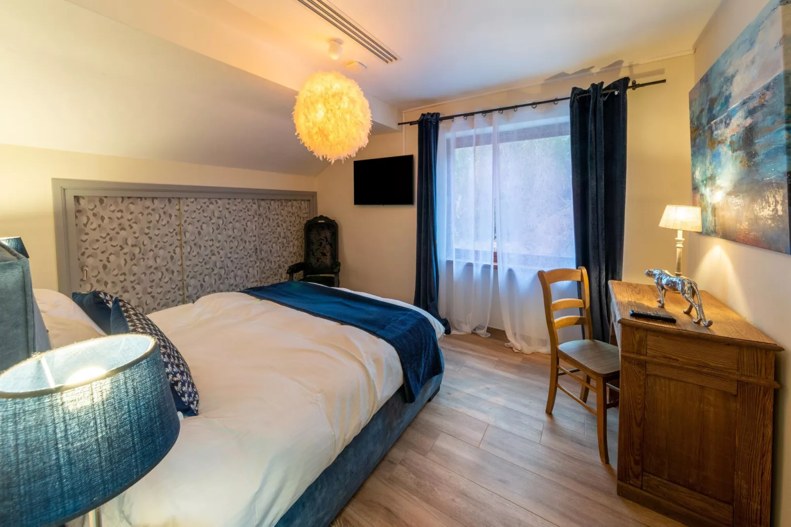 Leora Cocoon-Bedroom