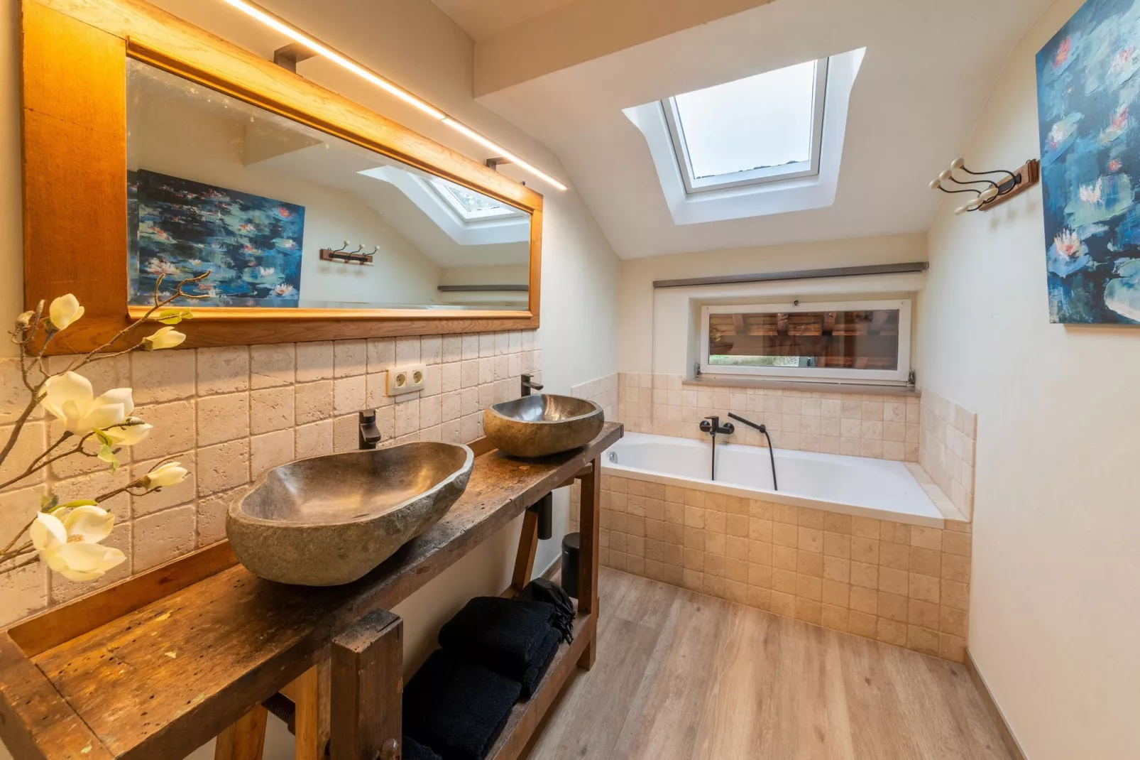 Leora Cocoon-Bathroom