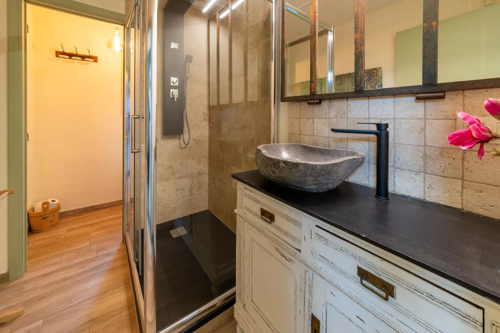 Leora Cocoon-Bathroom