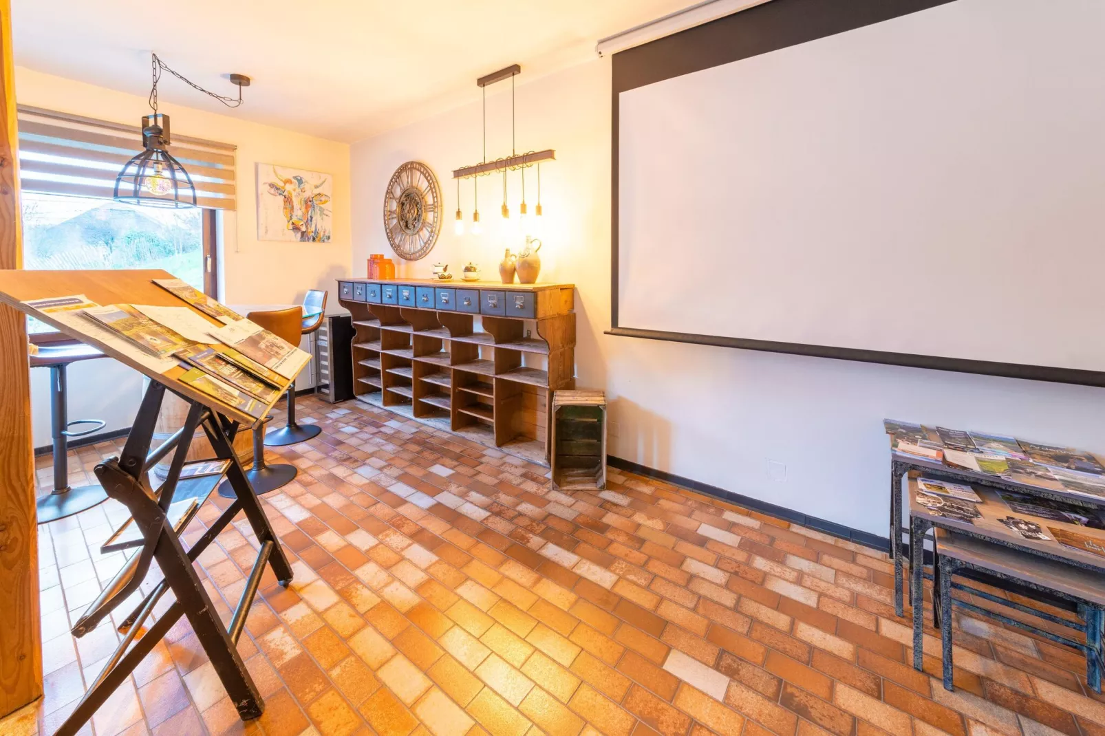 Leora Cocoon-Recreation room