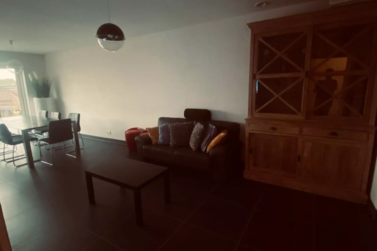 Qualis Tempus-Living room