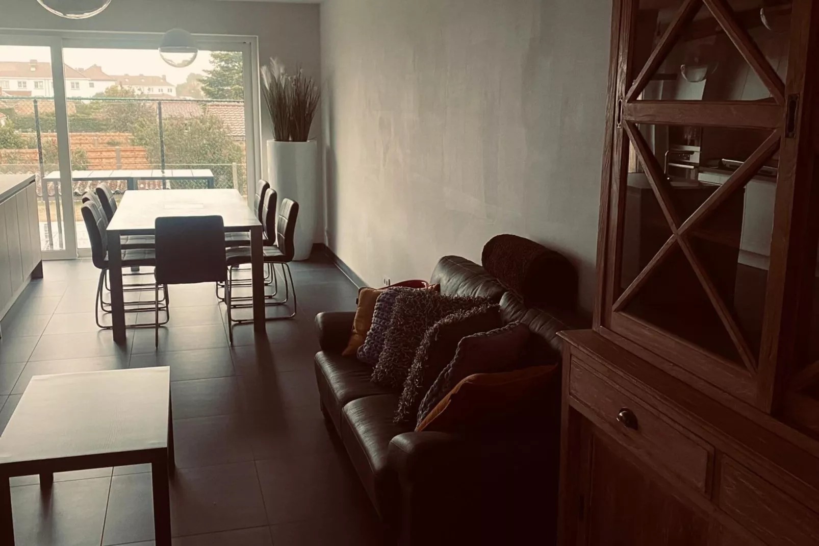 Qualis Tempus-Living room