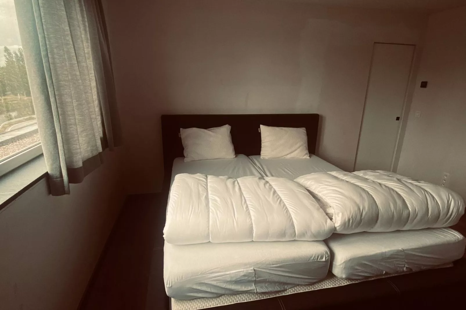 Qualis Tempus-Bedroom