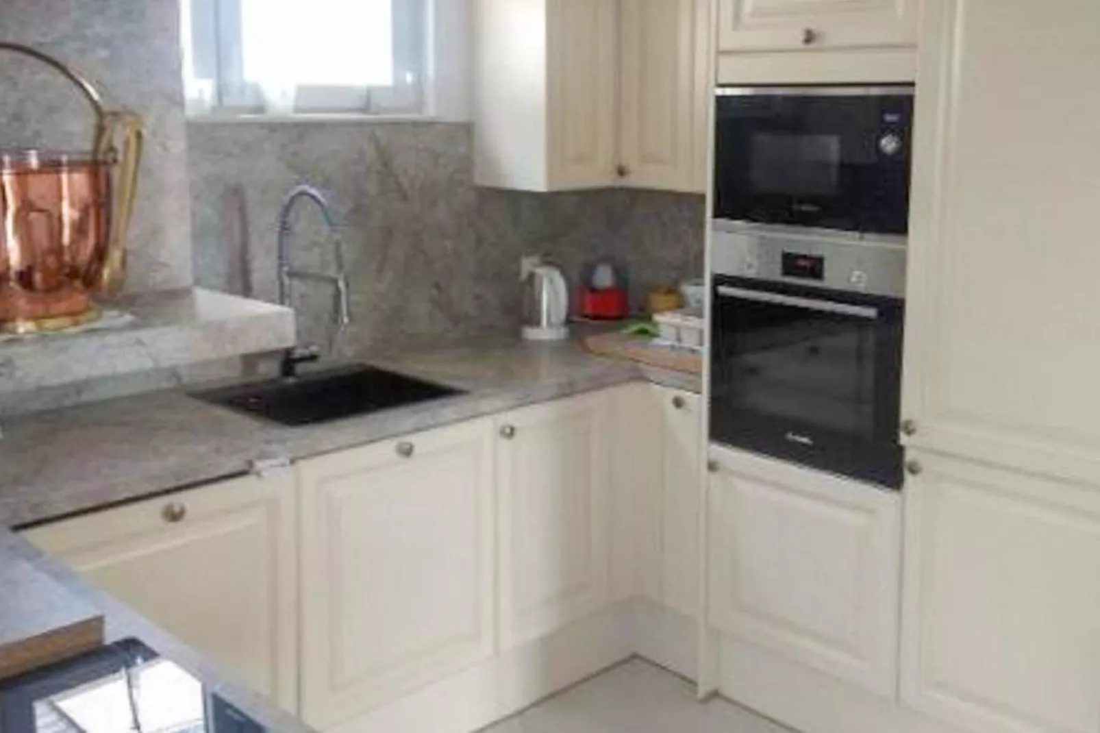 Apt Lake view-Kitchen