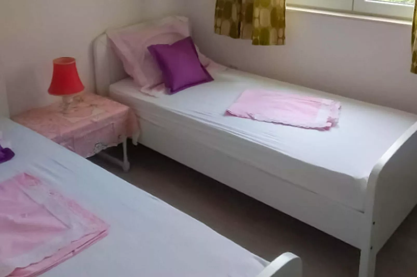 Apt Lake view-Bedroom