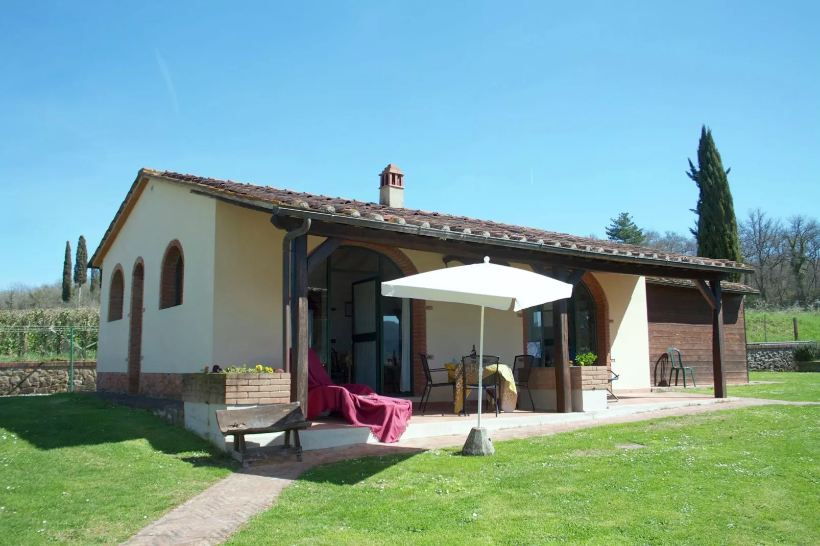 Arco-Exterior summer