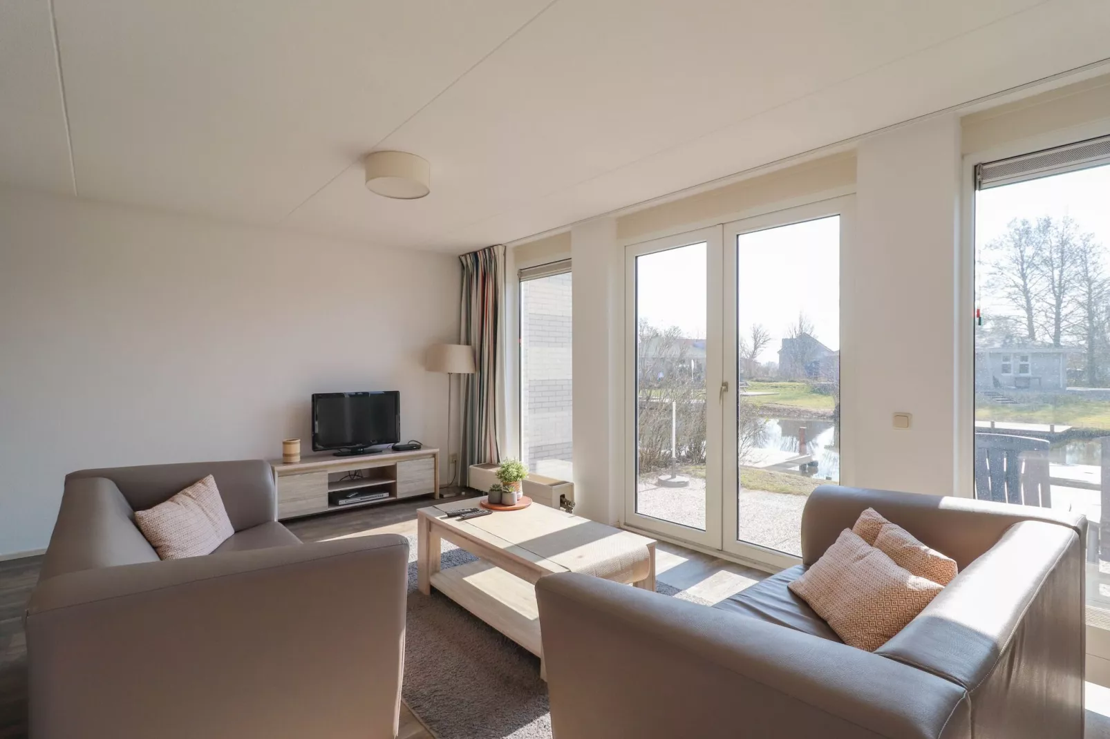 Beach Resort Makkum 30-Living room