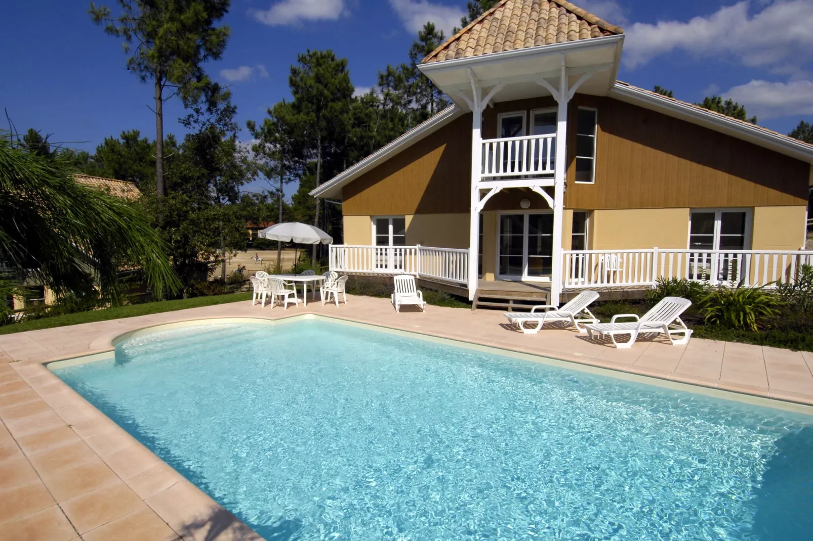 Eden Club 2-Exterior summer