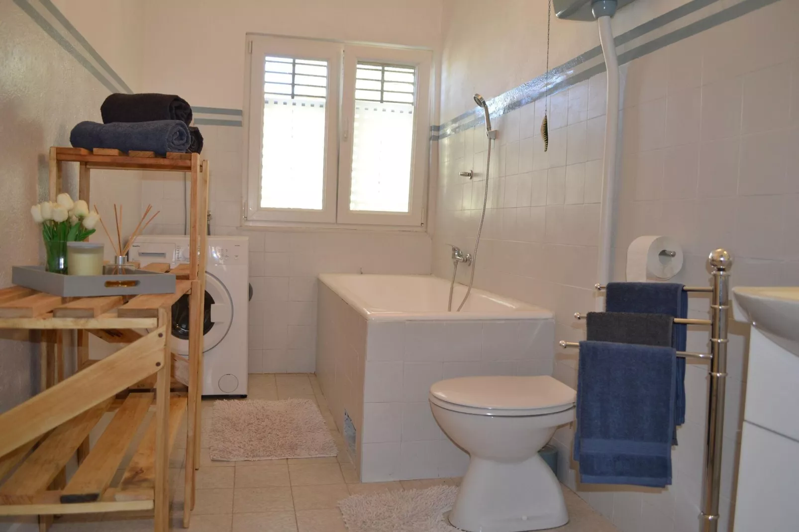 Corto Maltese-Bathroom