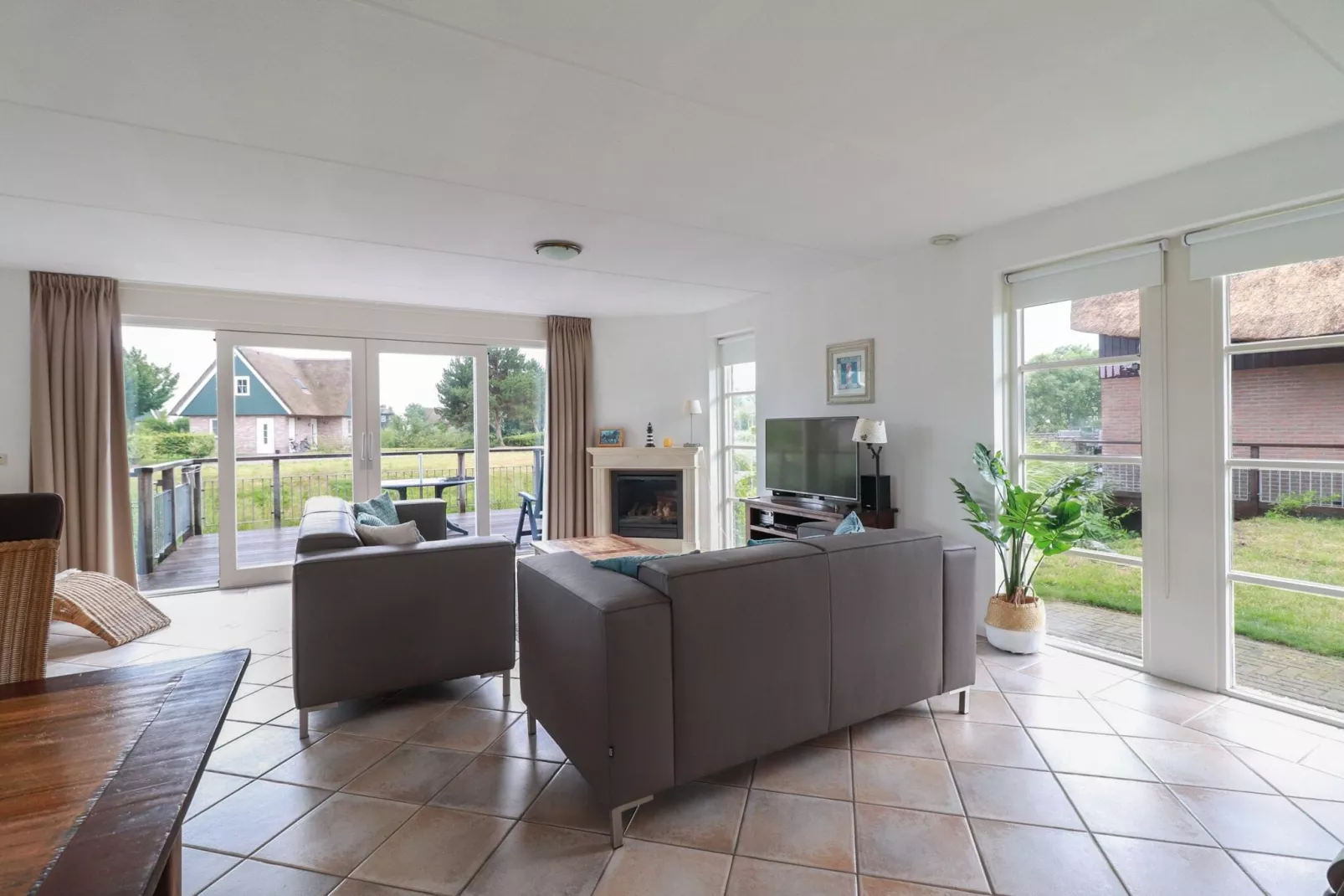 Beach Resort Makkum 33-Living room