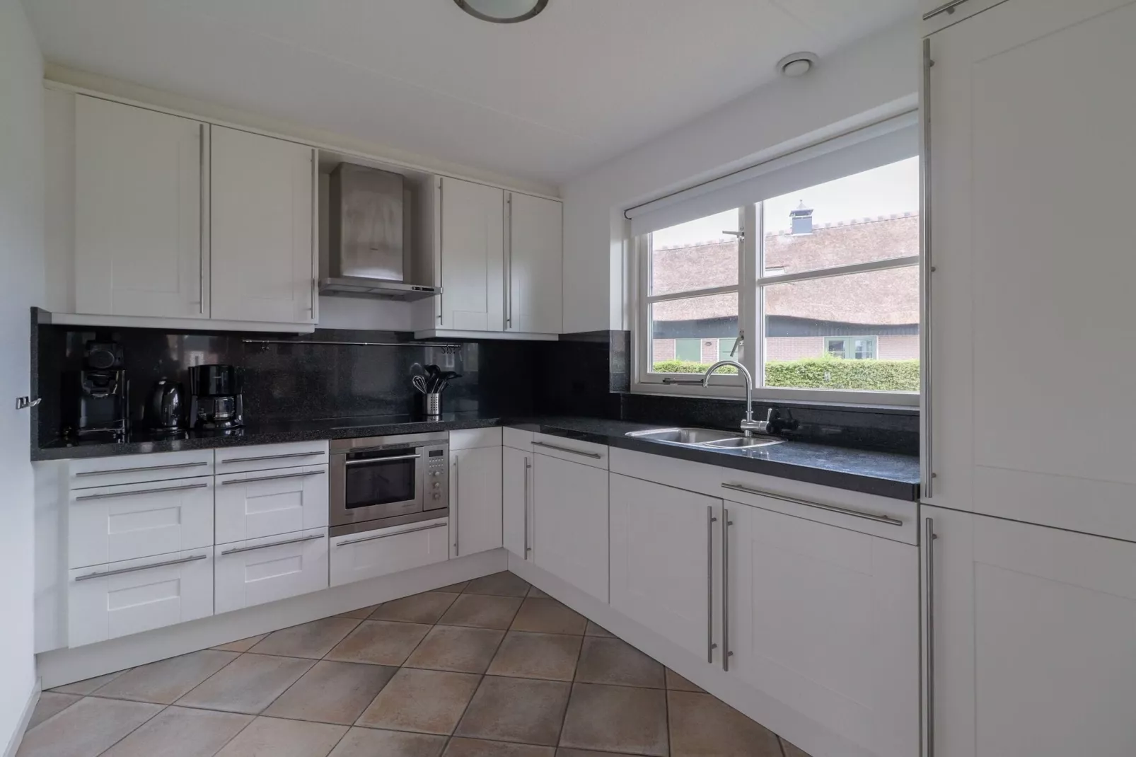 Beach Resort Makkum 33-Kitchen