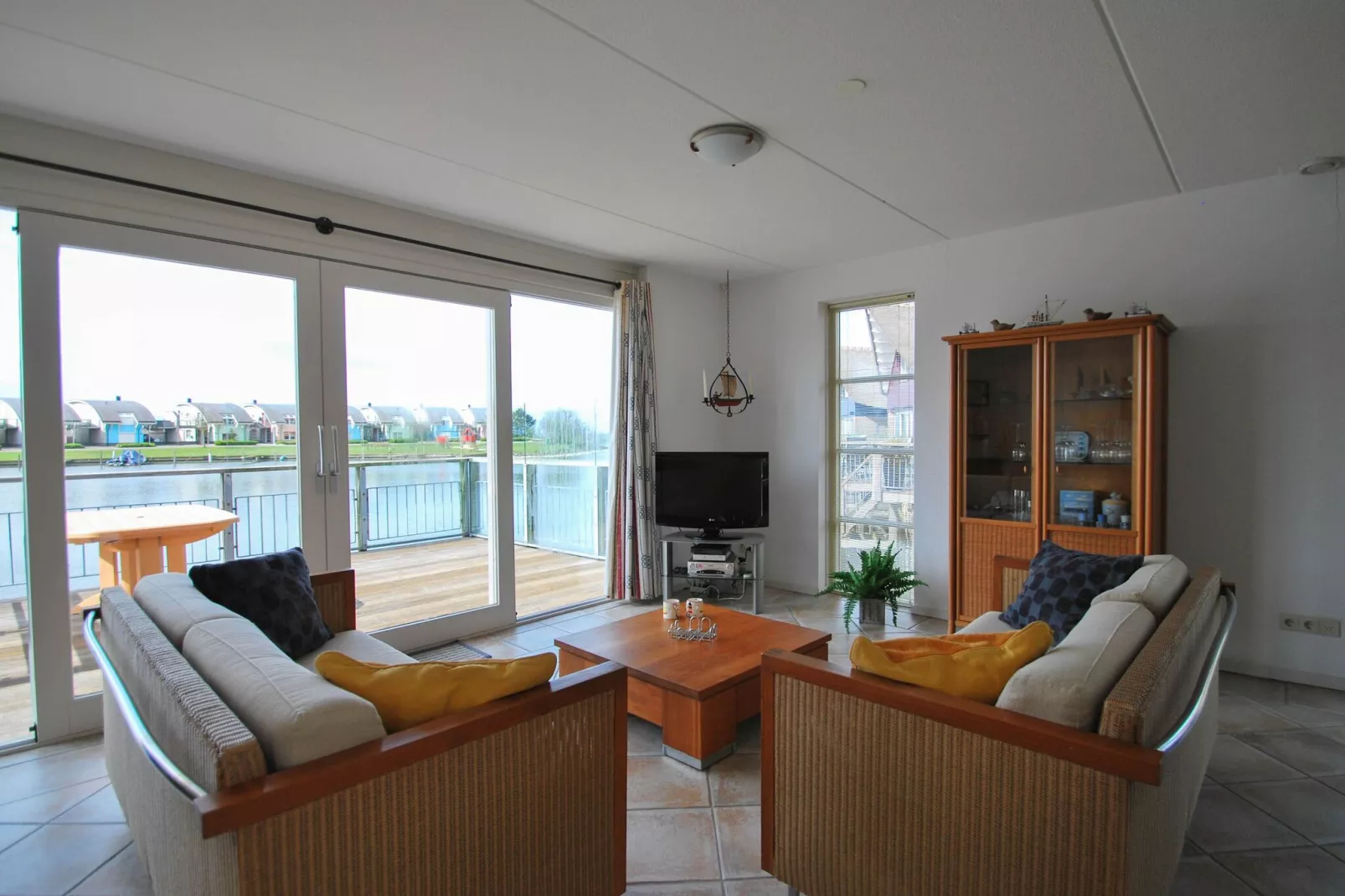 Beach Resort Makkum 35-Living room