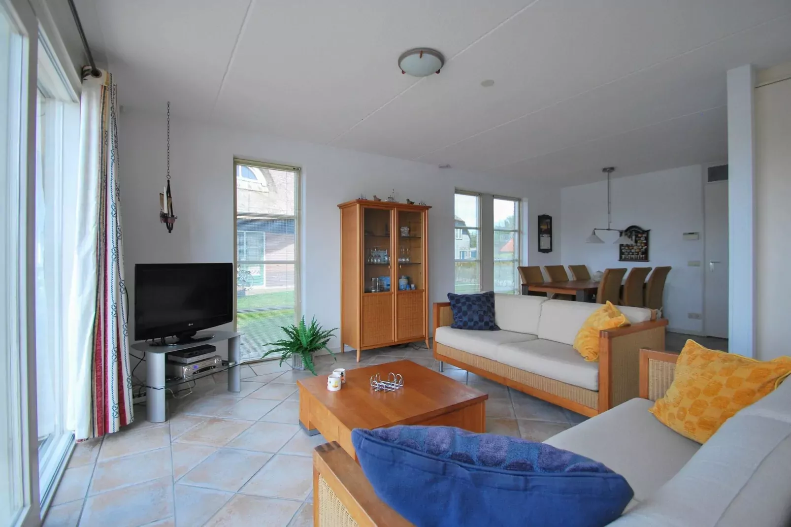 Beach Resort Makkum 35-Living room