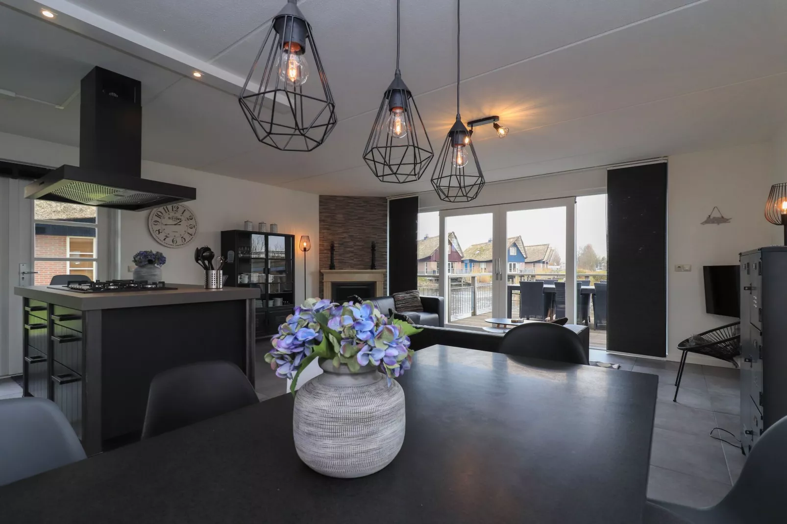 Beach Resort Makkum 36-Dining room