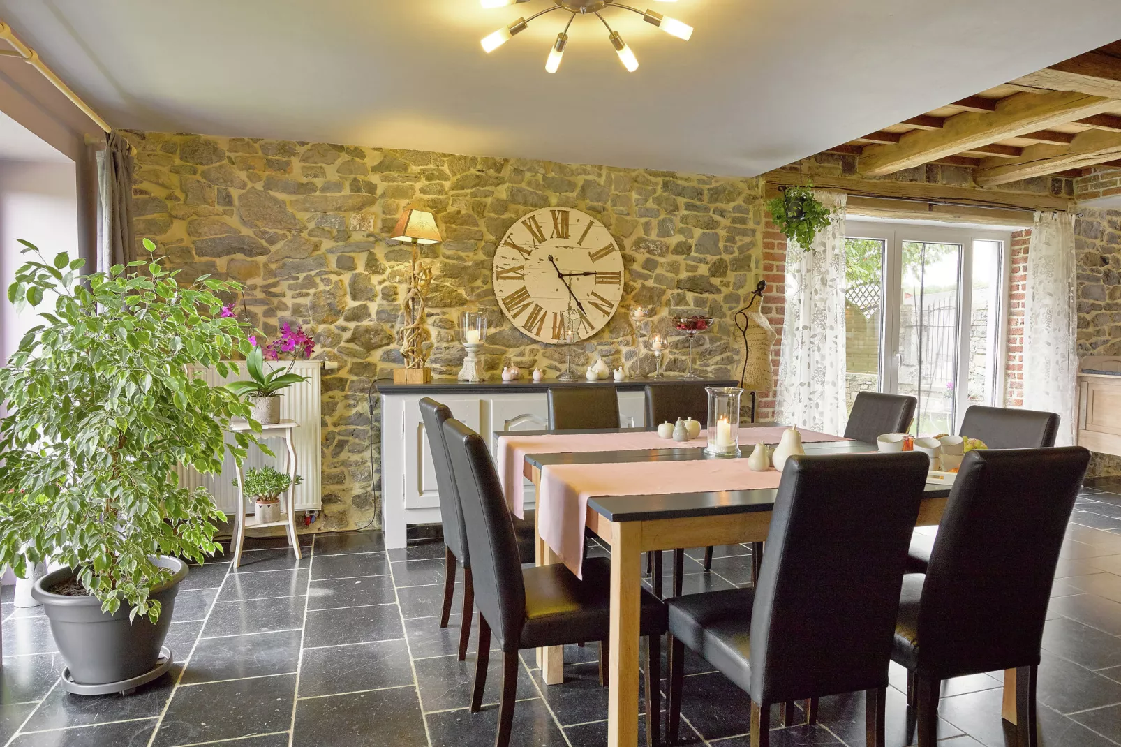 Le Grenier de Louise-Dining room