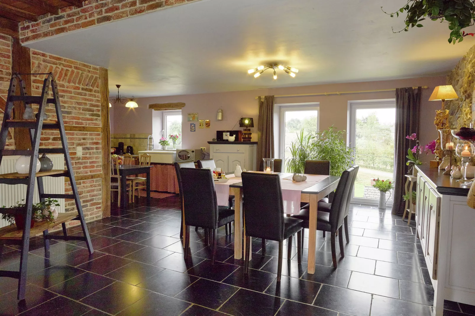 Le Grenier de Louise-Dining room