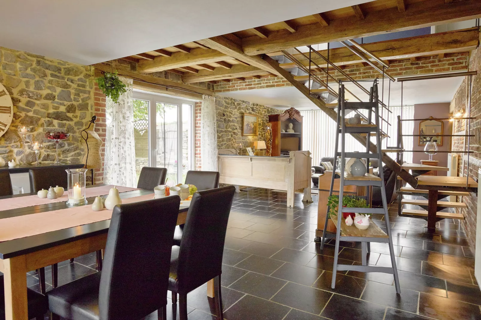 Le Grenier de Louise-Dining room