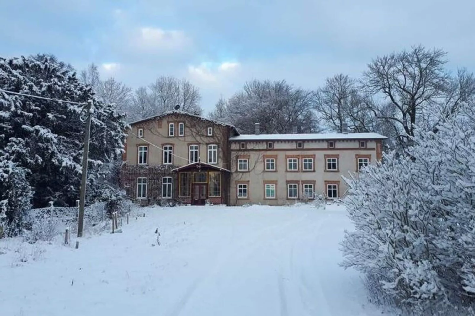Wohnen im Gutshaus-Exterior winter