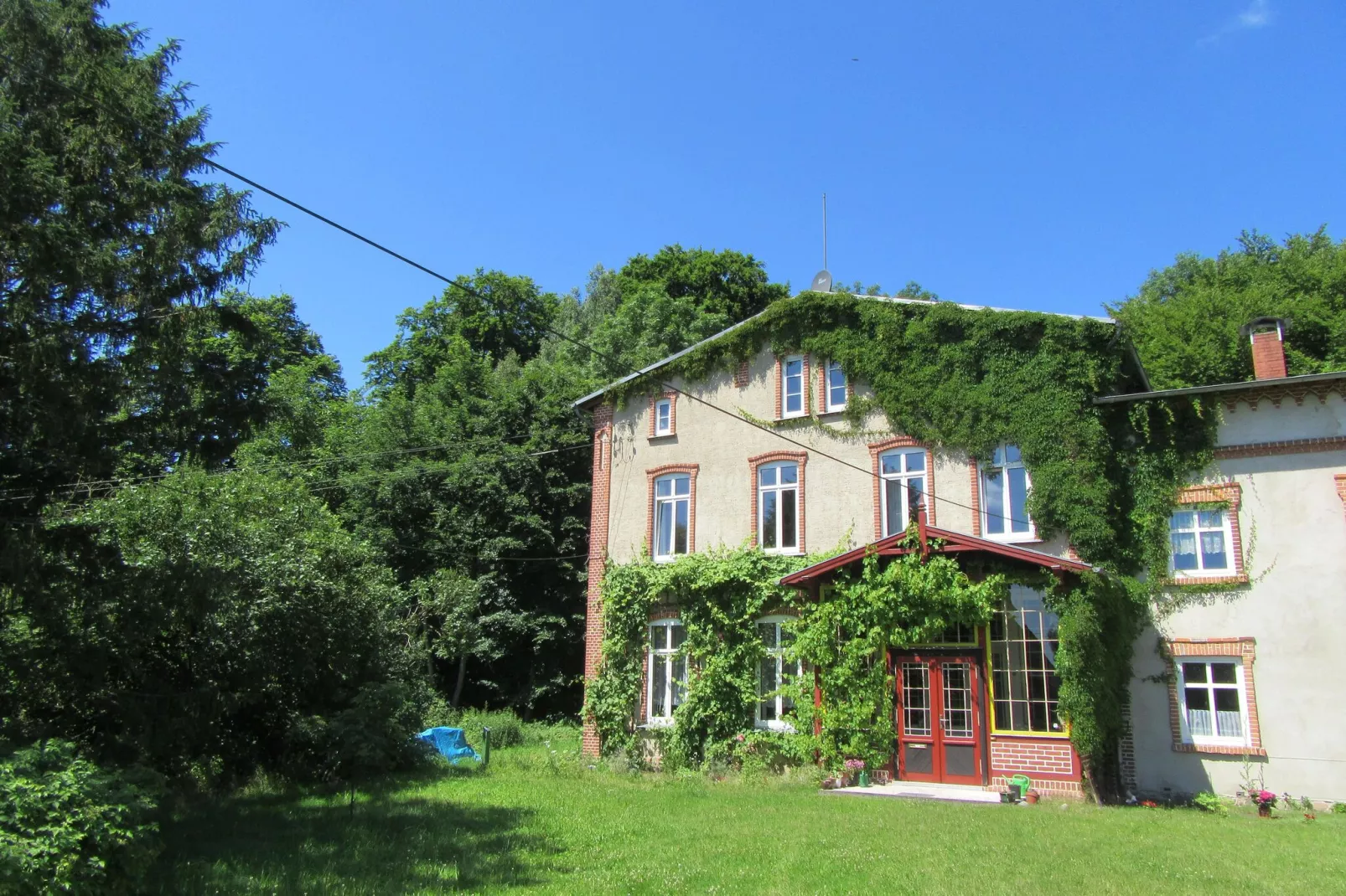Wohnen im Gutshaus-Gardens summer