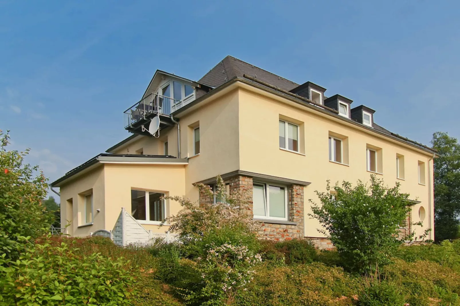 Edertal-Exterior summer