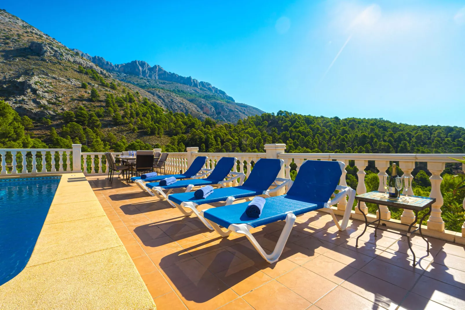 Nuestra Montana	-Balcon-terrasse