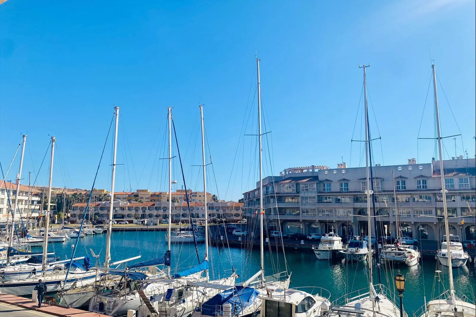 Puerto Deportivo 2-Zones d'été à 1 km