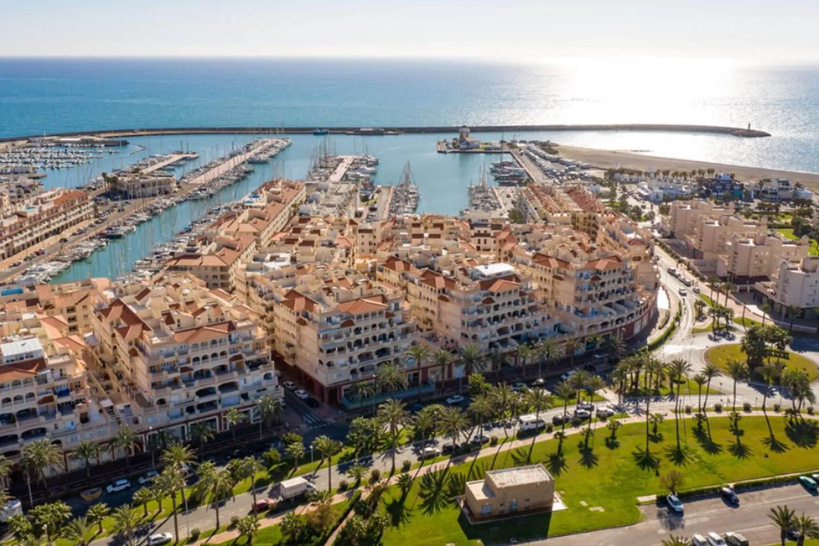 Puerto Deportivo 2-Zones d'été à 20 km