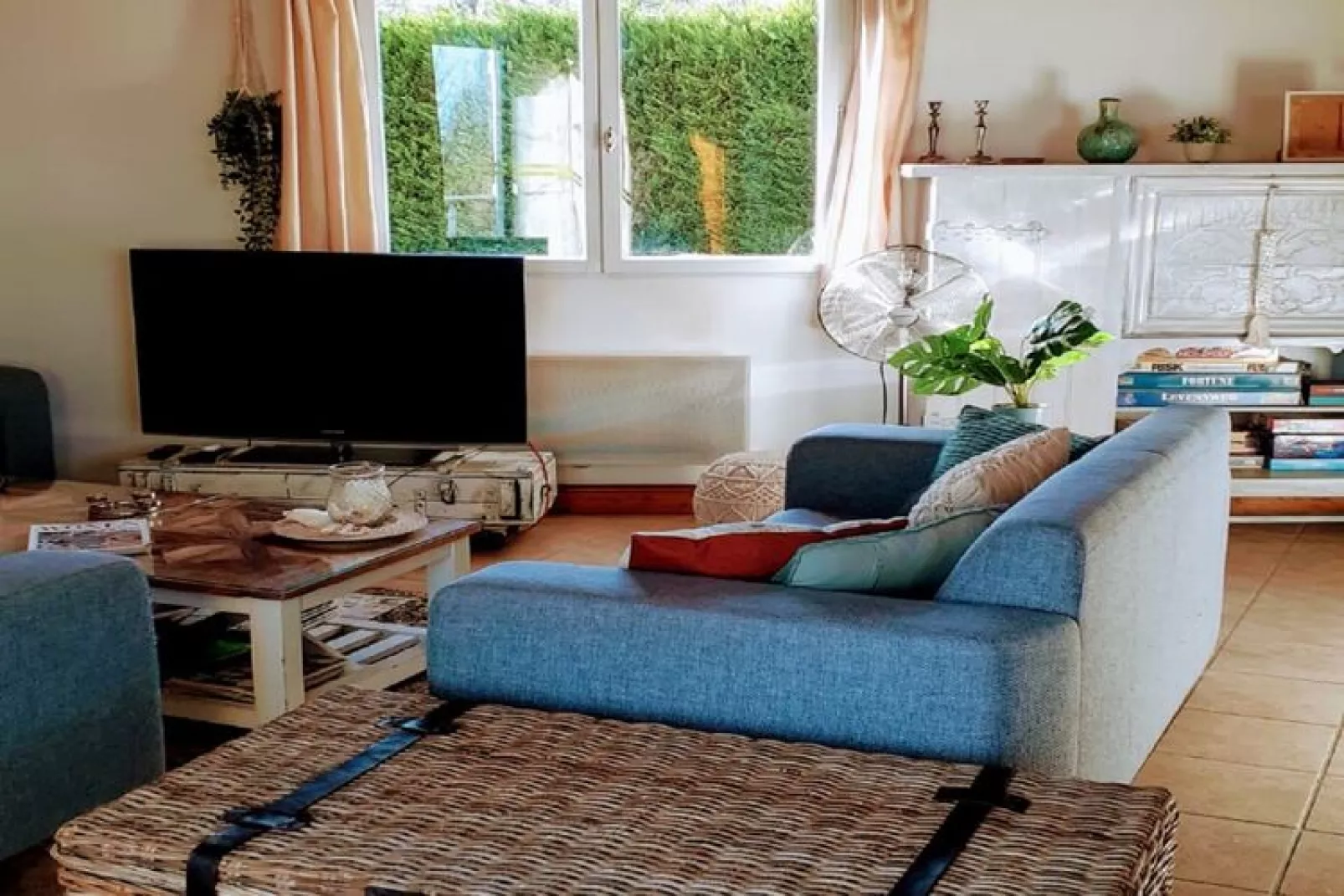 Le Place-Living room