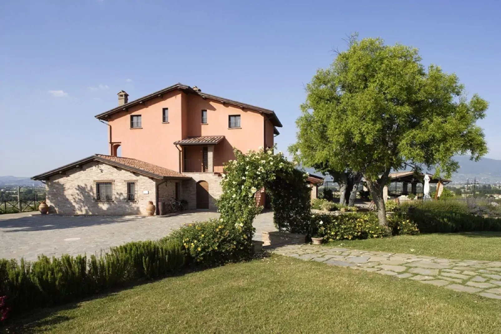 Perugino - Bilo 4 Montefalco-Exterior summer