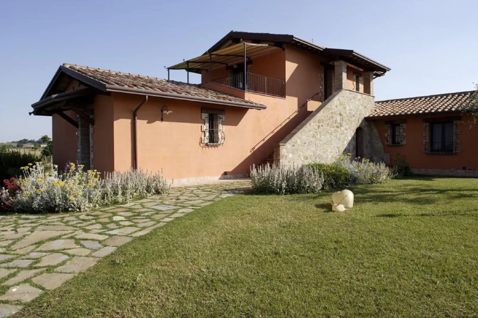 Perugino - Bilo 4 Montefalco-Exterior summer