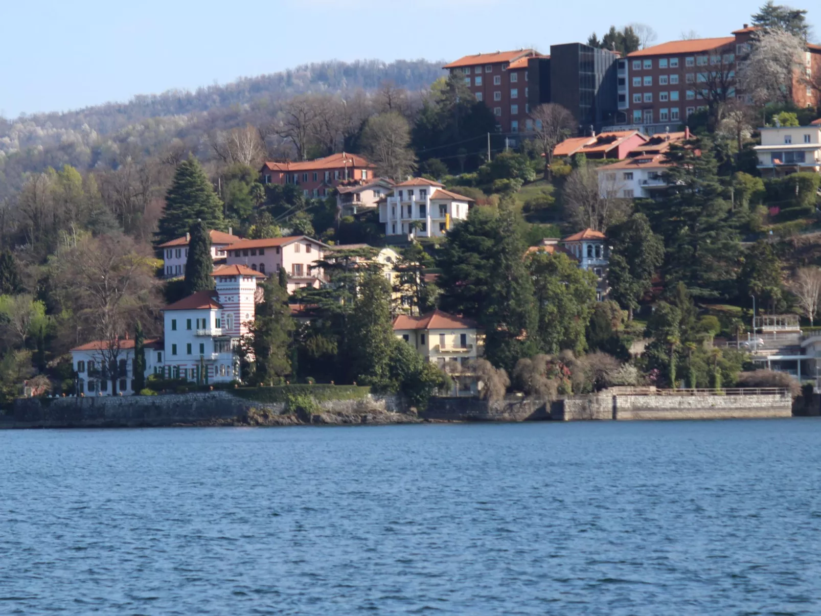 Sul Lago-Outside
